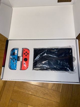 Nintendo Switch Azul/Roja + Funda