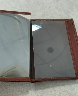 Cartera de piel para hombre.