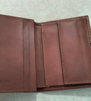 Cartera de piel para hombre.