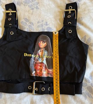 Top Bratz con Barbie decapitada “Dinner is served”