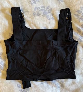 Top Bratz con Barbie decapitada “Dinner is served”