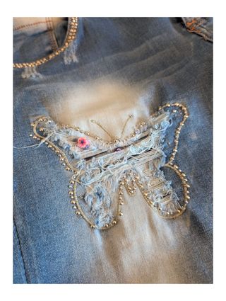 Jeans skinny con brillantini e ricami
