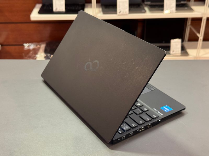 Portátil Fujitsu ultra ligero - GARANTIA afbeelding 2