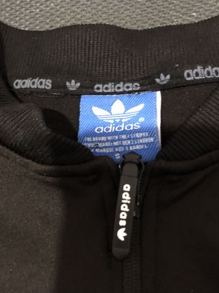 Chaqueta Adidas Negra con Rayas Blancas