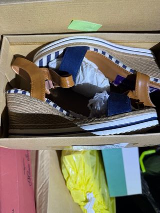 Zapatos de tacón, sandalias, ropa, Electrodoméstic