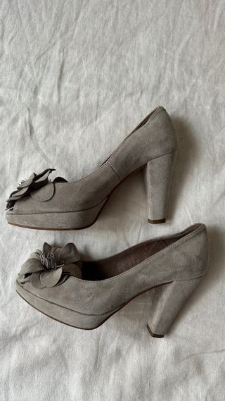 Peep toes Giko nude con flor
