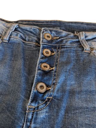 Jeans denim vita alta con bottoni