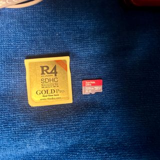 Nintendo DSi XL + Cargador y R4 con 46 juegos