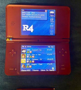 Nintendo DSi XL + Cargador y R4 con 46 juegos