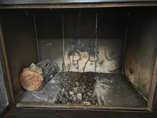 Casete de chimenea de leña y piedra