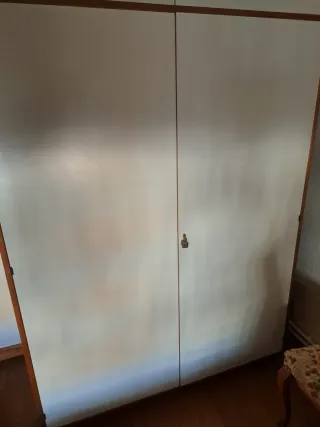 Armario con altillo y con llave