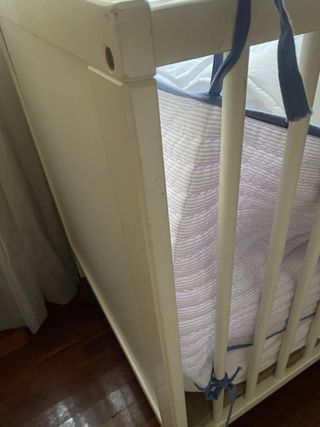 Cuna IKEA blanca con colchón y chichoneras