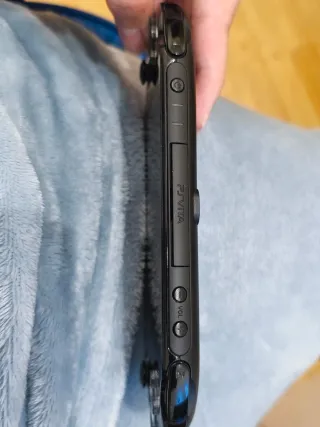 PS Vita + scheda di memoria da 8 GB