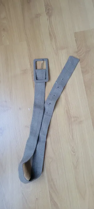 Pantalón de vestir gris con pinzas