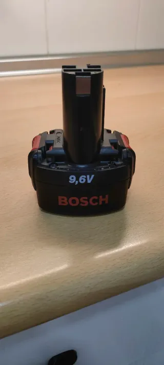 Batería Bosch 9,6V y cargador.