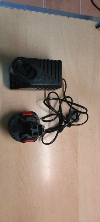 Batería Bosch 9,6V y cargador.