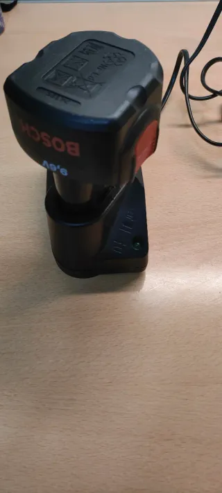 Batería Bosch 9,6V y cargador.