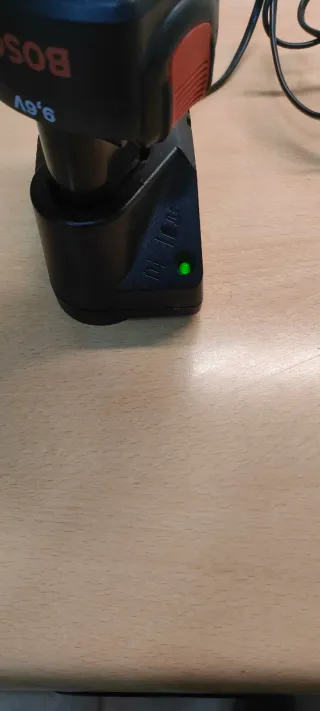 Batería Bosch 9,6V y cargador.