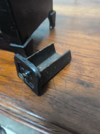 Mini cocina antigua de hierro.