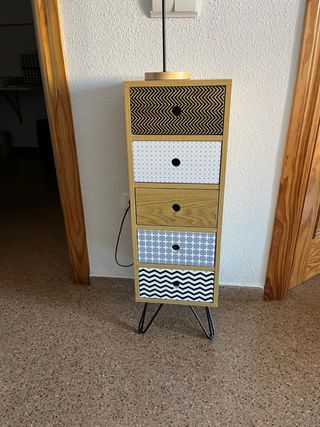 Mueble auxiliar con cajones de madera