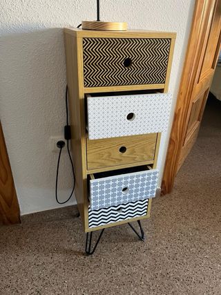 Mueble auxiliar con cajones de madera