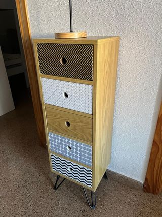 Mueble auxiliar con cajones de madera