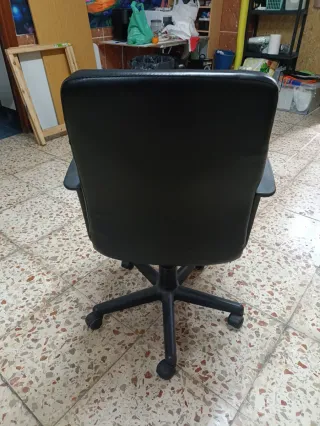 Silla de oficina negra