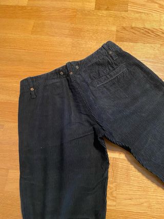 Pantalón pana campana bajo cadera negro. Talla 28