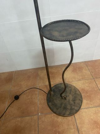 Lámpara de pie vintage con mesita