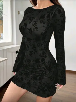 Vestido negro floral manga larga