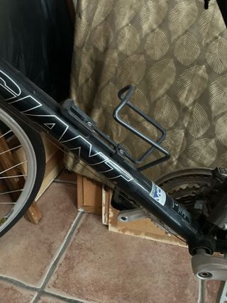 Bicicleta Giant Negra.