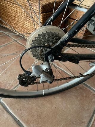 Bicicleta Giant Negra.