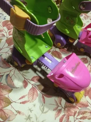 Patines infantiles ajustables verde y rosa