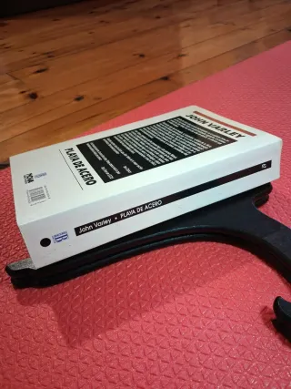 1ª ed. Original: "Playa de acero", John Varley.