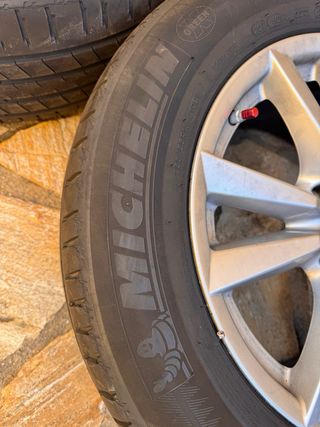 Llantas 18” con neumáticos Michelin