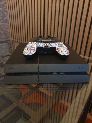 PS4 + 2 Mandos + 4 Juegos