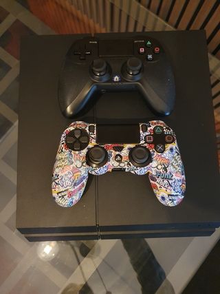 PS4 + 2 Mandos + 4 Juegos