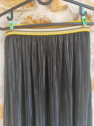 Falda larga plisada negra