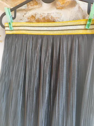 Falda larga plisada negra