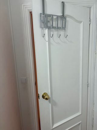 Varias puertas blancas para comedor y habitaciones