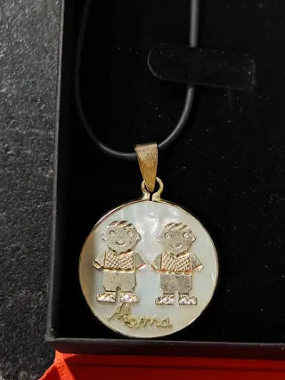 Colgante Nácar y Plata Grabado Joyería Sánchez