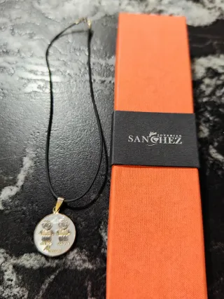 Colgante Nácar y Plata Grabado Joyería Sánchez