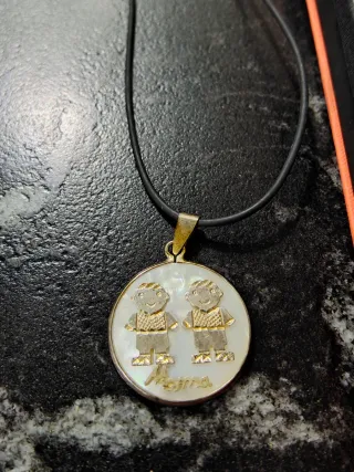 Colgante Nácar y Plata Grabado Joyería Sánchez