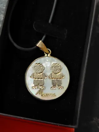 Colgante Nácar y Plata Grabado Joyería Sánchez