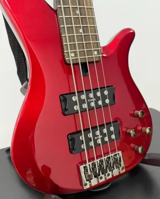 Bajo Yamaha 5 cuerdas