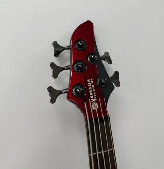 Bajo Yamaha 5 cuerdas