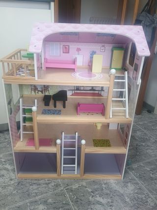 Casa de muñecas de madera