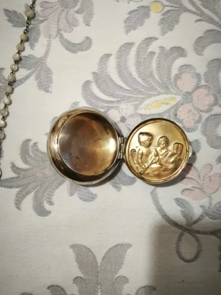 Rosario Nácar con Cajita Querubines