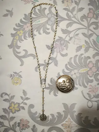 Rosario Nácar con Cajita Querubines