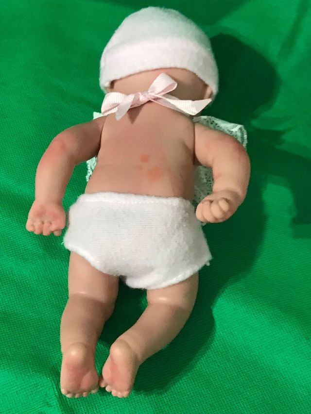 Muñeca Reborn Mini mide 23 cm